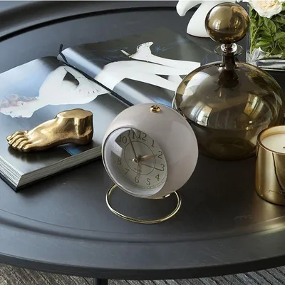 Produktbild von Retro Wecker mit LED Nachtlicht, leises Metallgehäuse, batteriebetrieben für Schlafzimmer & Büro