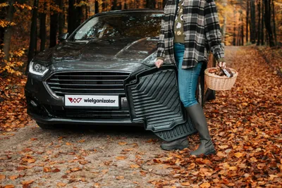 Produktbild von 3D Gummimatten passend für Skoda Karoq crossover (2017-) – Schwarz, hoher Rand, 4-tlg Set