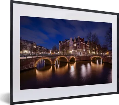Produktbild von MuchoWow® MuchoWow® Gerahmtes Poster Amsterdam - Wasser - Nacht 40x30 cm - Poster mit zchwarzem Bilderrahmen - Bilderrahmen - Poster im Rahmen