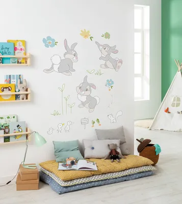 Zdjęcie produktu dla Naklejka ścienna Komar - Thumper in the Garden - Rozmiar: 50 x 70 cm (szerokość x wysokość)