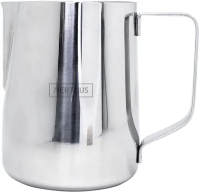 Produktbild von Milchkännchen Edelstahl 350ml mit Maßangaben für Latte Art, NERTHUS