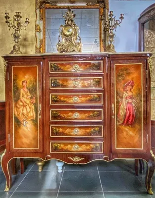 Produktbild von Casa Padrino Barock Kommode mit Marmorplatte Braun / Mehrfarbig / Gold / Creme - Handgefertigter Massivholz Schrank im Barockstil - Wohnzimmer Möbel im Barockstil - Barock Möbel