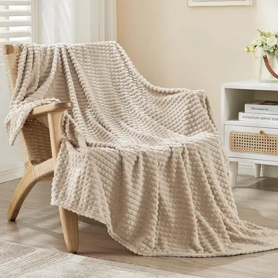 Produktbild von Dicke, gemütliche, flauschige Decke, Schwarz, Extra warme Decken für den Winter, Sofadecke 150x200 cm, XL Wohnzimmerdecke aus hochwertigem Sherpa Fleece, weiche Wohndecke