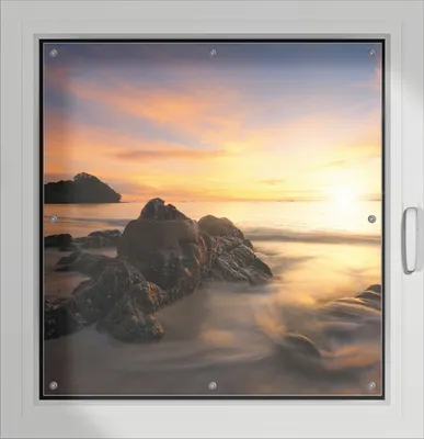 Produktbild von Wallario Lichtschutzbild, Dekorativer Sichtschutz Sonnenschutz 96 x 100 cm mit Motiv: Sonne über dem Meer mit Felsenlandschaft - Verdunklung ohne Bohren