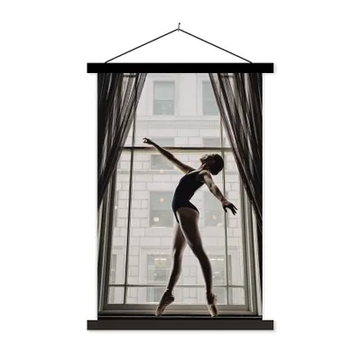Produktbild von MuchoWow® Textilposter Tanzende Ballerina vor einem Fenster 60x90 cm mit schwarzem Rahmen - Poster Wohnzimmer