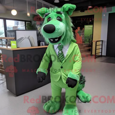 Produktbild von Maskottchenfigur REDBROKOLY eines grünen Hundes mit Kleid und Krawattennadeln