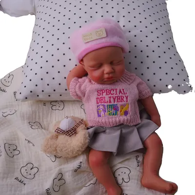 Produktbild von Realistische Babypuppe, 100% Silikon, nahtloses Design, beige Mädchen, S