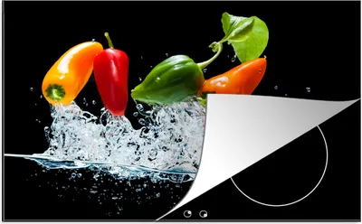 Obrázok produktu pre KitchenYeah® Kryt na sporák paprika - čierna - zelenina - voda - list, 80x52cm, kuchynská dekorácia, keramický kryt na varnú dosku, krycia doska na varnú dosku