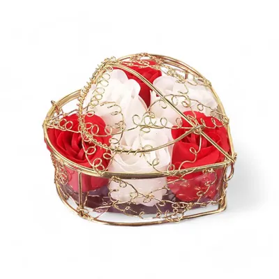Produktbild von Dekoration Seifenblume Rose in Herz-Drahtbox für ihr Badezimmer Rot-Weiß