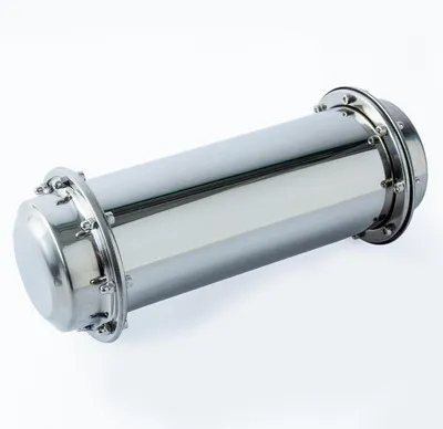 Image de Capsule temporelle en acier inoxydable – conteneur verrouillable destiné à l'avenir. La capsule temporelle est enterrée. Étanche, résistante à la corrosion et aux chocs.
