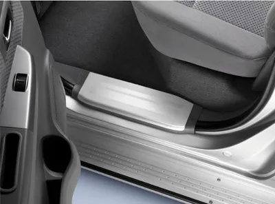 Obrázok produktu pre TOYOTA Hilux predné hliníkové prahové lišty PZ467-N2180-00 OE