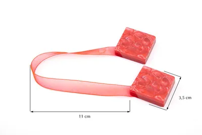 Zdjęcie produktu dla Dekoracyjne zapięcie do zasłon z magnesem TAMAY czerwone, 3,5x3,5 cm Mybesthome