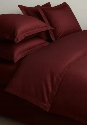Produktbild von Maro Home Valencia Bettwäsche Damast 220x200 Weinrot
