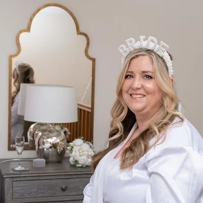 Produktbild von Perlenkrone als Braut-Haarband – Haaraccessoire für Junggesellinnenabschied, Hochzeit und Verlobung