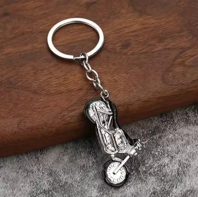 Produktbild von Go Go Gadget – Schlüsselanhänger – Motorrad – Geschenk für Motorrad-Enthusiasten – Chopper-Bike – Schwarz/Silber – 1 Stück