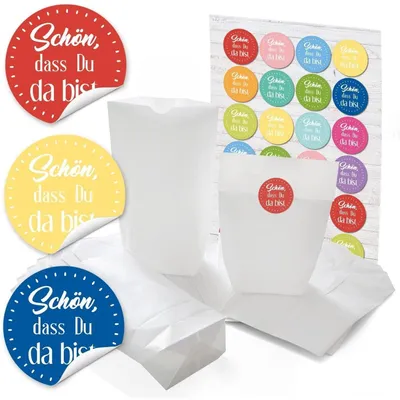 Produktbild von 24 kleine weiße Papiertüten mit Boden Papier-Beutel give-away Tüten 14 x 22 x 5,6 cm + 24 runde Aufkleber Sticker SCHÖN DASS DU DA BIST in grau mit rotem Herz zum liebenvollen VerpackenBunt