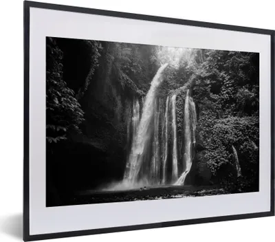 Produktbild von MuchoWow® MuchoWow® Gerahmtes Poster Indonesien - Wasserfall - Schwarz - Weiß 40x30 cm - Poster mit zchwarzem Bilderrahmen - Bilderrahmen - Poster im Rahmen