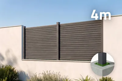 Produktbild von 4 m hoher PRIEL-Verbundzaun in Holzoptik, 90 cm hoch, auf grauen Bodenplatten
