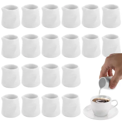 Produktbild von Set mit 16 Miniatur-Milchkännchen aus Porzellan