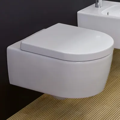 Produktbild von Villeroy & Boch Avento Wand-Tiefspülklosett DirectFlush Combi-Pack