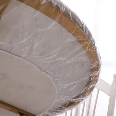 Productafbeelding van Transparante tafelkleed met elastische rand, geschikt voor tafels van 102-112 cm, gemaakt van PVC, waterdicht en gemakkelijk schoon te maken