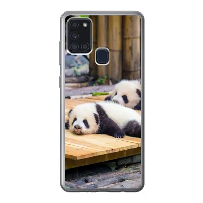 Produktbild von MuchoWow® Handyhülle Schutzhülle Hülle für Samsung Galaxy A21s Pandas - Boden - Holz Silikon Softcase Handy Hülle - Hartschale
