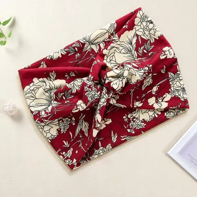 Produktbild von Florales Baumwoll-Haarband – Bordeauxrot mit feinem Blattprint
