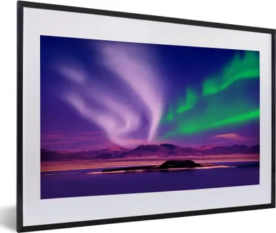 Produktbild von MuchoWow® MuchoWow® Gerahmtes Poster Nordlichter - Schnee - Natur 60x40 cm - Poster mit zchwarzem Bilderrahmen - Schlafzimmer - Plakat in Rahmen - Drucken