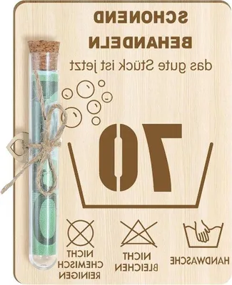 Image de Cadeau en bois pour hommes et femmes à l'occasion d'un 70e anniversaire, avec une carte.