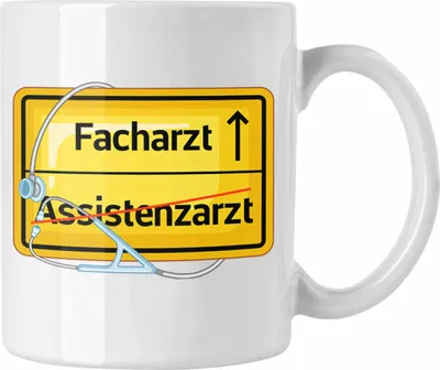 Produktbild von Trendation - Facharzt Tasse Geschenk Prüfung Bestanden Assistenzarzt Endlich Facharzt Geschenkidee (Weiß)