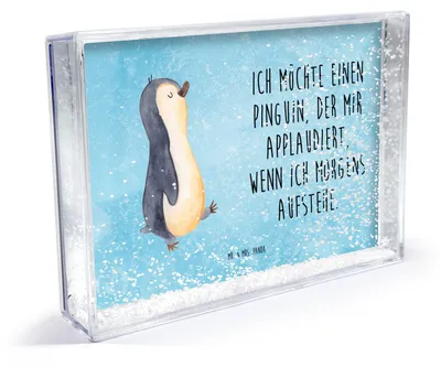Produktbild von Mr. & Mrs. Panda Bilderrahmen Pinguin marschieren - Eisblau - Geschenk, Bruder, dekoartikel, Aufstehen, Unausgeschlafen, Objektrahmen, Pinguine, Fotoaufsteller, Spazieren