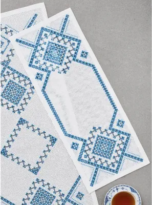 Produktbild von Permin Hardanger Tischläufer Stickpackung "Hardanger blau", Zählmuster, 27x69cm, 63-1851