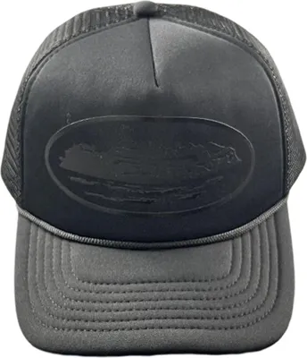 Obrázek produktu pro V létě jsou pro muže i ženy k dispozici kšiltovky typu trucker a ležérní baseballové čepice s potiskem.