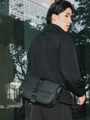 Zdjęcie produktu dla ASUS BC3004 ROG SLASH SLING BAG 4.0, Obudowa na messenger, ASUS, Czarny, Skóra woskowana (Pull Up), Poliester, ROG Ally X, Wodoodporne