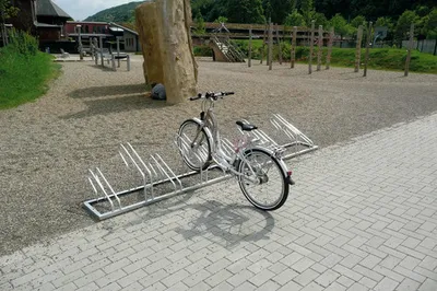 Produktbild von Fahrradständer mit Hoch/Tiefstellung für 4 Räder mit Reifenbreite bis 5,5 cm feuerverzinkt