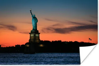 Produktbild von MuchoWow® Poster Amerikanische Freiheitsstatue in der Abenddämmerung beleuchtet 90x60 cm - Schlafzimmer