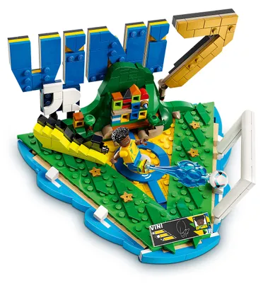 Produktbild von LEGO Editions Vini Jr. – Fußball-Highlights Spielzeug - 3D Modellbau mit Minifigur zum Sammeln - Kinderzimmer Deko - Geschenk für Jungen, Mädchen ab 10 Jahren und erwachsene Sportfans - 43027