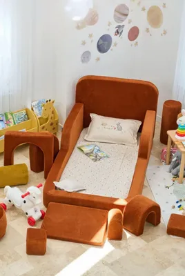 Produktbild von Hanah Home, Hochwertiges Kinderbett, Fliesenrot, 90x90x210 cm, 100% Plüschstoff