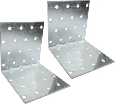 Obrázok produktu pre Pozinkované montážne konzoly z ocele Z275 s otvormi pre drevené rámy a drevené dvere.