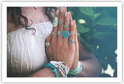 Produktbild von Poster - Poster ohne Rahmen - Hände Schmuck Boho - 91,5x61 cm - Wand Bild - Wanddeko - Wandbilder - Kunstposter - Wandposter - Bilder - Kunstdruck - Wanddekoration - Wandbild - P2XAA91x61-4412