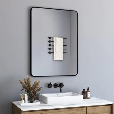 Imagen del producto de Espejo de pared Silecomplaza, 60x80 cm, con marco de metal  de alta calidad, diseño rectangular redondeado, ideal para pasillos, baños, salones y más