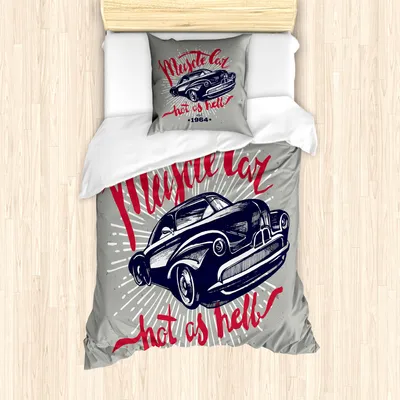 Produktbild von ABAKUHAUS Autos Mantele, Muscle Car Hot as Hell, Milbensicher Allergiker geeignet mit Kissenbezügen, 135 cm x 200 cm - 80 x 80 cm, Marine-Blau-Rot Hellgrau
