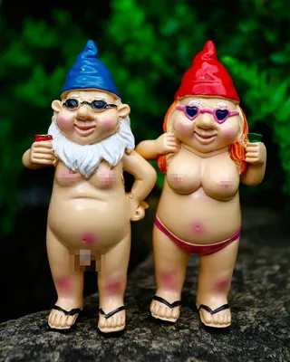 Immagine prodotto di Divertente coppia di gnomi Figure da giardino Decorazione per esterni - Regalo impermeabile per casa e giardino