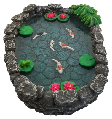 Image de Petit étang avec des carpes koï et des lotus, idéal pour les jardins de conte de fées