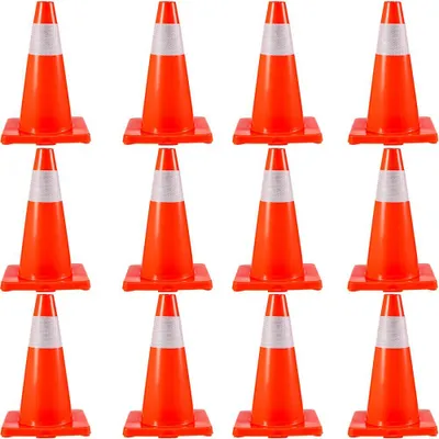Zdjęcie produktu dla Pachołek drogowy - Zestaw 12 sztuk - Pachołek parkingowy z PVC 45,7 cm - Z 1 kołnierzem odblaskowym - 27,9x27,9 cm - Czerwona podstawa z PVC - Na drogi o podwyższonym poziomie ostrzegawczym - Place budowy
