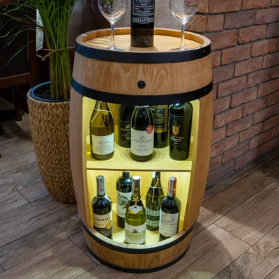 Produktbild von Holzfass in heller Eichenoptik Hausbar mit LED – Rustikale Minibar im Weinfass Design – Weinregal & Flaschenständer aus Holz – Vintage Fassbar für Wohnzimmer, Bar oder Partykeller – ca. 80 cm LED Einfarbig