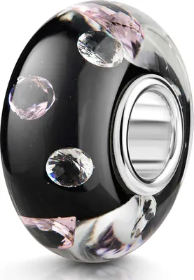 Schwarzer Glas Bead mit 8 Zirkonia Steinen in Weiß und Rosa im Glasinneren, schmale silberne Hülse, leicht schräg fotografiert auf weißem Hintergrund.