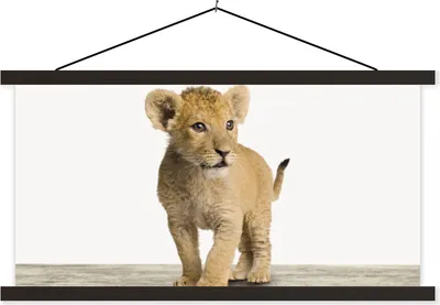 Produktbild von MuchoWow® Textilposter Löwe - Junge - Kinder - Jungen - Tiere - Mädchen 60x30 cm mit schwarzem Rahmen - Textilien