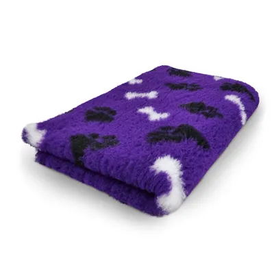 Produktbild von Vet Bed Hundedecke lila mit weiße Knochen + schwarze Pfoten 100 x 75 cm