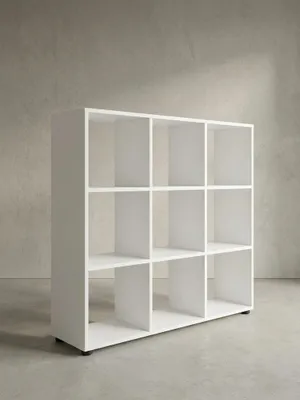 Seitliche Perspektive des freistehenden Bücherregals in Weiß 108x104x29 cm, das die beidseitige Zugänglichkeit durch die komplett fehlende Rückwand demonstriert._#sku_BARWL5.275#